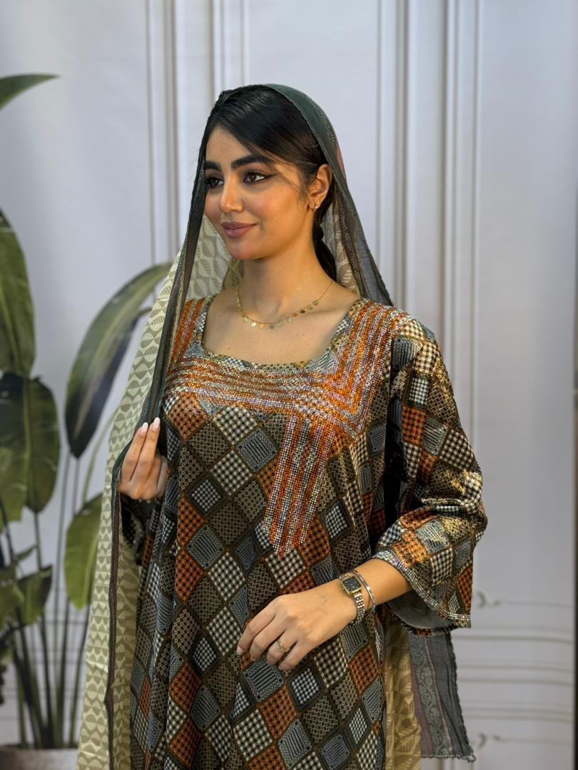 مخملی نگینی